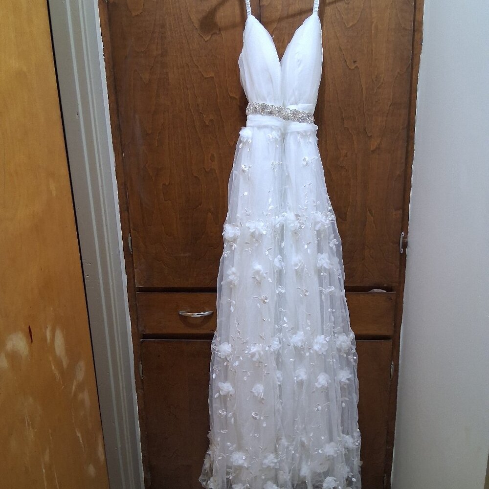 White strapless wedding dress